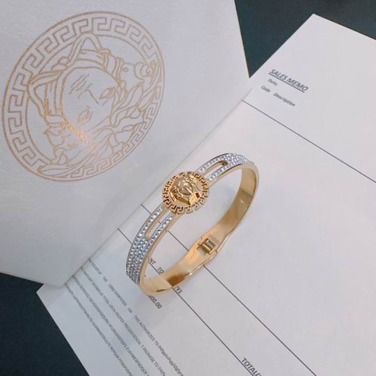 Versace bracelet 11lyh241